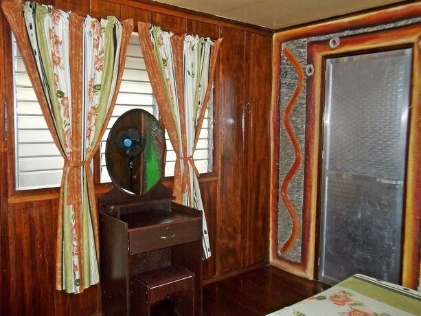 Imagen general del Hotel Ausan Beach Front Cottage and Restaurant. Foto 3