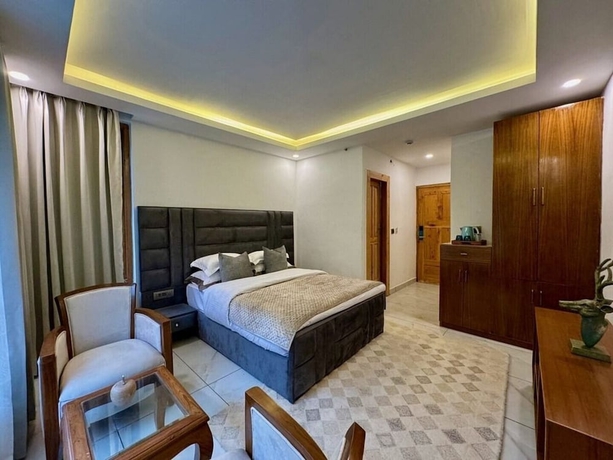 Imagen de la habitación del Hotel Ausnya Tirthan. Foto 2