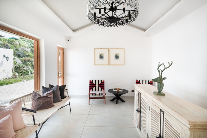 Imagen de los interiores del Hotel Ausnya Tirthan. Foto 15