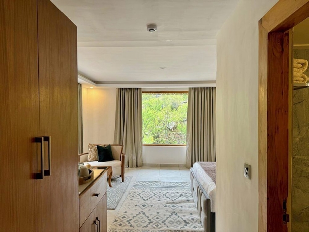 Imagen de la habitación del Hotel Ausnya Tirthan. Foto 5