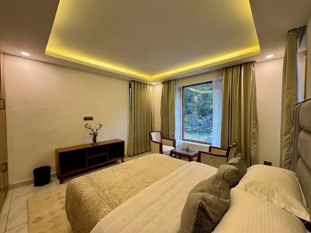 Imagen de la habitación del Hotel Ausnya Tirthan. Foto 6