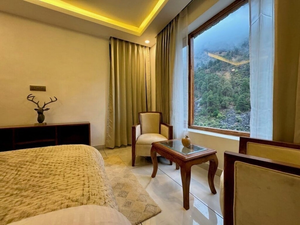 Imagen de la habitación del Hotel Ausnya Tirthan. Foto 8