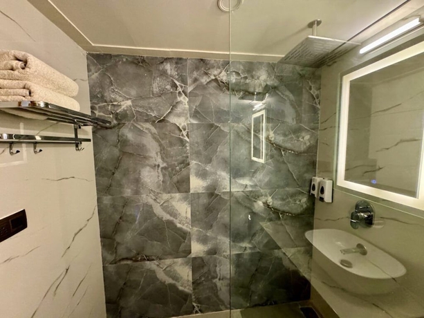 Imagen de la habitación del Hotel Ausnya Tirthan. Foto 13