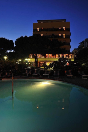 Imagen de la piscina del Hotel Ausonia, Cervia. Foto 12