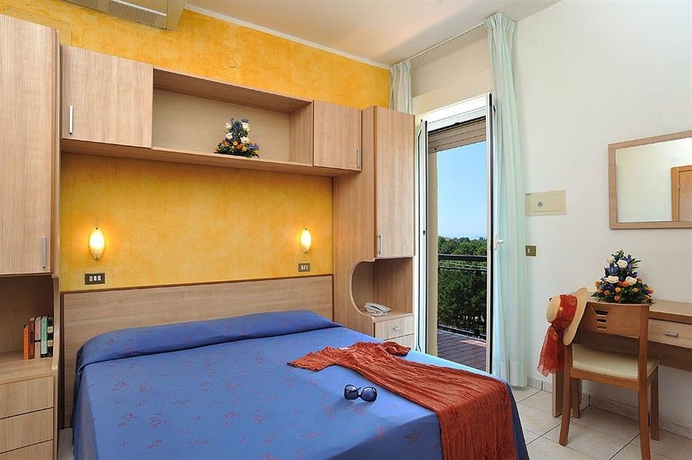Imagen de la habitación del Hotel Ausonia, Cervia. Foto 7
