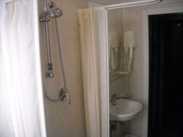 Imagen de la habitación del Hotel Ausonia. Foto 8