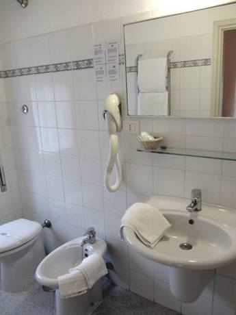 Imagen de la habitación del Hotel Ausonia, Follonica. Foto 5