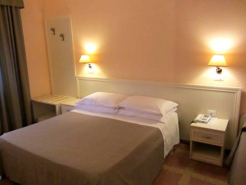 Imagen de la habitación del Hotel Ausonia, Follonica. Foto 11