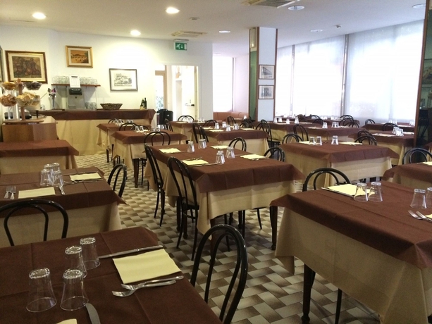 Imagen del bar/restaurante del Hotel Ausonia, Rimini. Foto 1