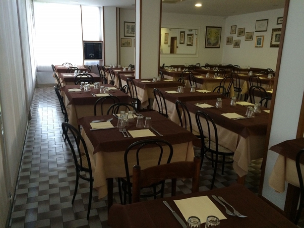 Imagen del bar/restaurante del Hotel Ausonia, Rimini. Foto 3