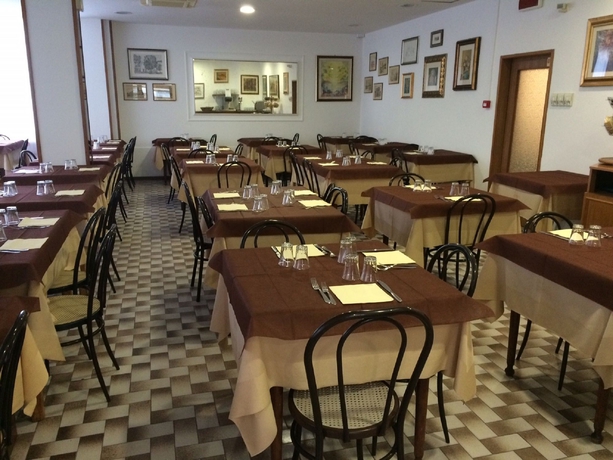 Imagen del bar/restaurante del Hotel Ausonia, Rimini. Foto 4