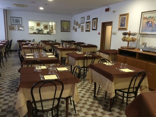 Imagen del bar/restaurante del Hotel Ausonia, Rimini. Foto 5