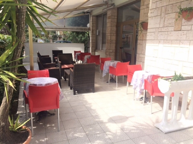 Imagen del bar/restaurante del Hotel Ausonia, Rimini. Foto 6