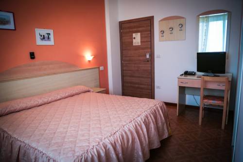 Imagen de la habitación del Hotel Ausonia Ristorante. Foto 5