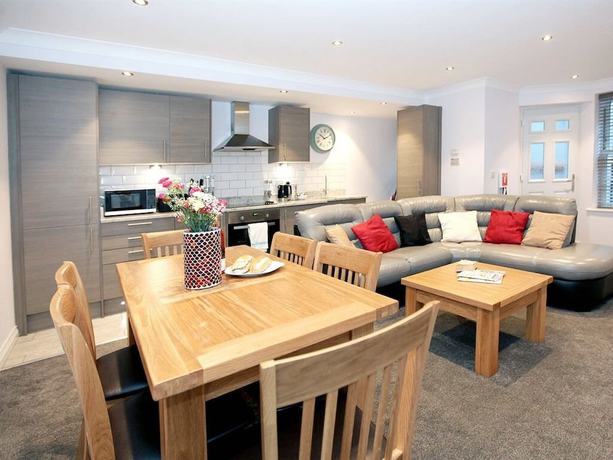 Imagen del bar/restaurante del Hotel Austen\'s Luxury Apartments. Foto 11