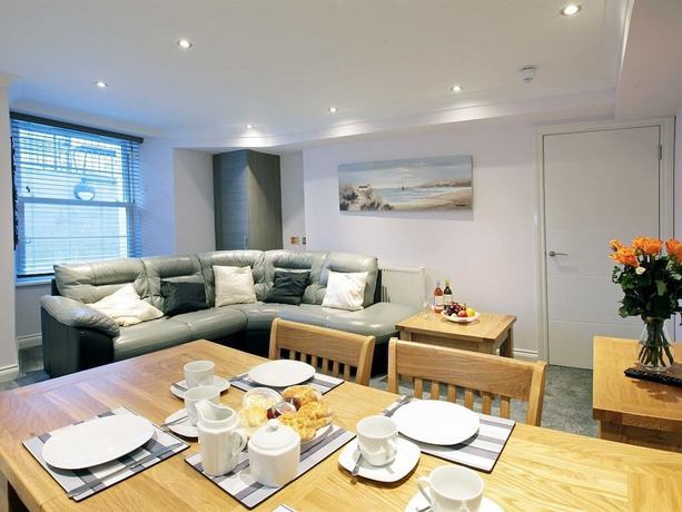 Imagen general del Hotel Austen\'s Luxury Apartments. Foto 8