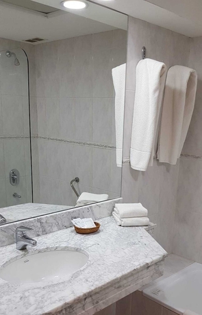 Imagen de la habitación del Hotel Austral Bahia Blanca. Foto 8