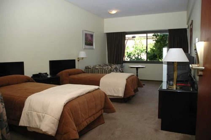Imagen de la habitación del Hotel Austral Bahia Blanca. Foto 11