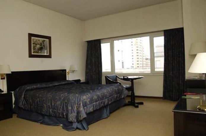 Imagen de la habitación del Hotel Austral Bahia Blanca. Foto 15