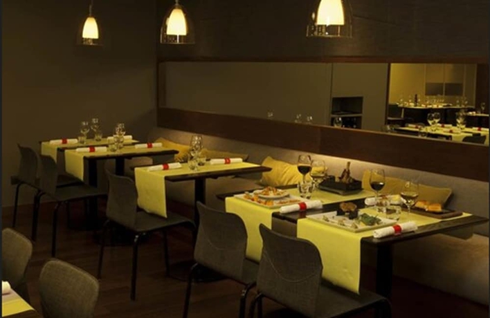 Imagen del bar/restaurante del Hotel Austral Express. Foto 5