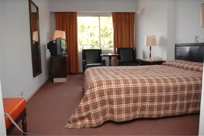 Imagen de la habitación del Hotel Austral. Foto 7