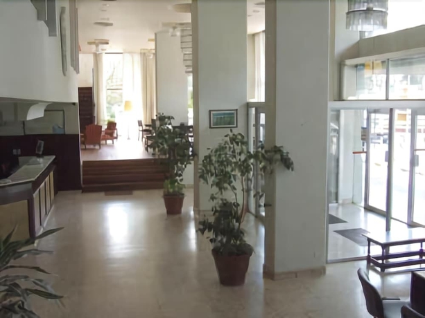Imagen de los interiores del Hotel Austral. Foto 12