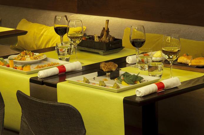 Imagen del bar/restaurante del Hotel Austral Plaza. Foto 2
