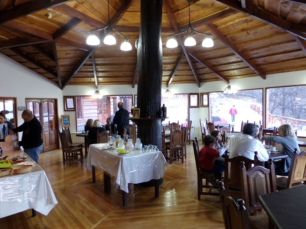 Imagen del bar/restaurante del Hotel Australis Kauyeken. Foto 1