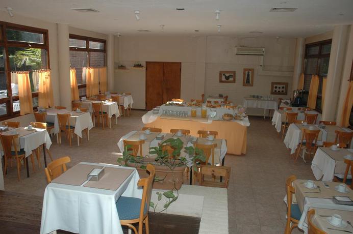 Imagen del bar/restaurante del Hotel Australis Paradise Apart Y Spa. Foto 2
