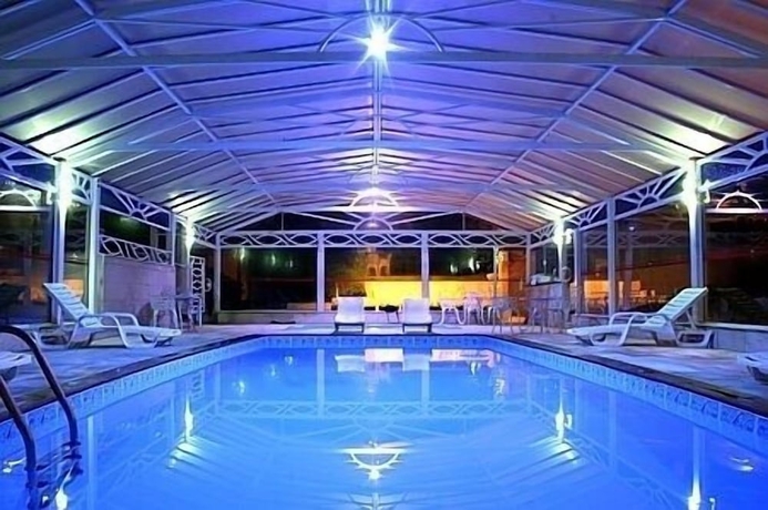 Imagen de la piscina del Hotel Austria, Monte Verde. Foto 19