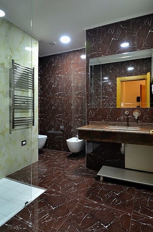 Imagen de la habitación del Hotel Austria, Tirana. Foto 11