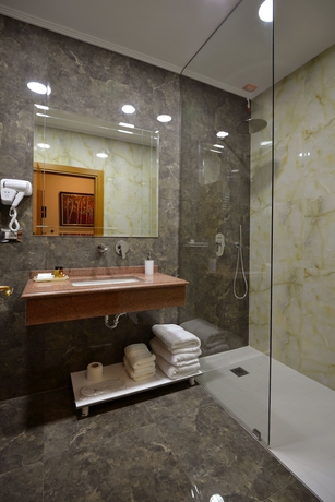 Imagen de la habitación del Hotel Austria, Tirana. Foto 16