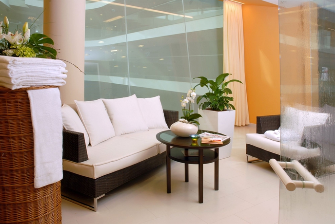 Imagen de la piscina del Hotel Austria Trend Savoyen. Foto 16