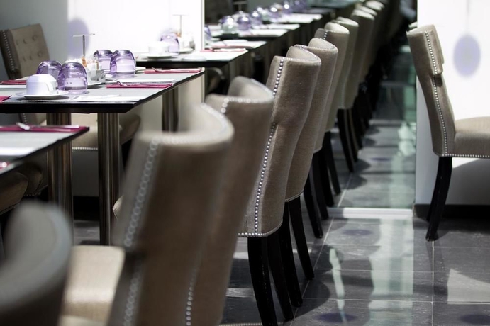 Imagen del bar/restaurante del Hotel Auteuil. Foto 2