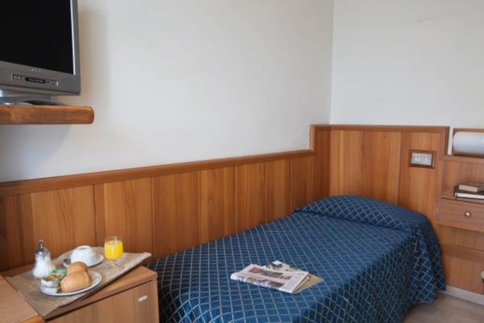 Imagen de la habitación del Hotel Auto Park. Foto 10