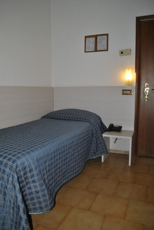 Imagen de la habitación del Hotel Auto Park. Foto 15