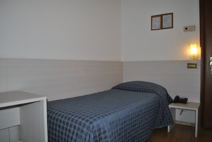 Imagen de la habitación del Hotel Auto Park. Foto 16