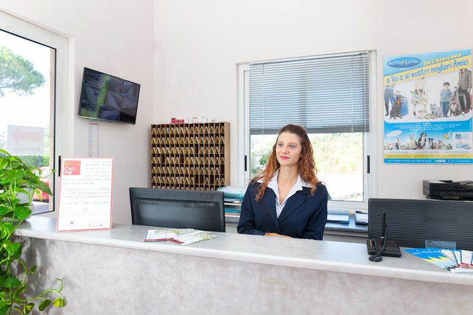 Imagen de los interiores del Hotel Autohotel. Foto 17