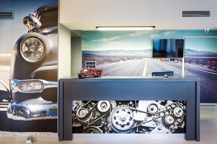 Imagen de los interiores del Hotel Automobil. Foto 18