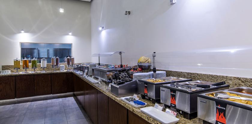 Imagen del bar/restaurante del Hotel Autonoma Guadalajara by HNF. Foto 4