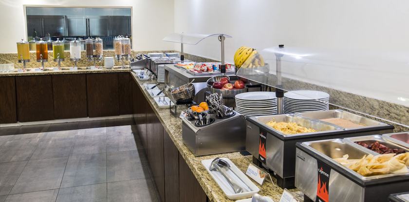 Imagen del bar/restaurante del Hotel Autonoma Guadalajara by HNF. Foto 5