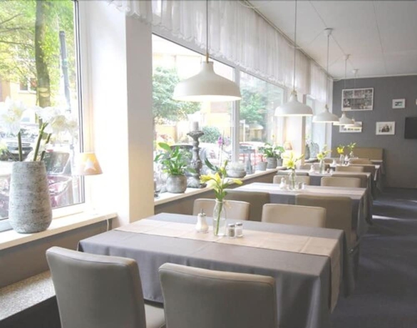 Imagen del bar/restaurante del Hotel Auto-parkhotel. Foto 5