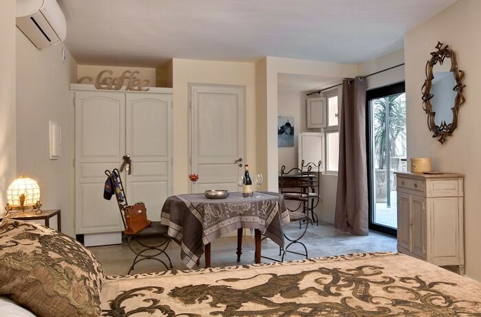 Imagen general del Hotel Aux Augustins Palais des Papes and Wellness. Foto 7