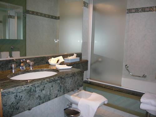 Imagen de la habitación del Hotel Aux Ducs De Savoie. Foto 2