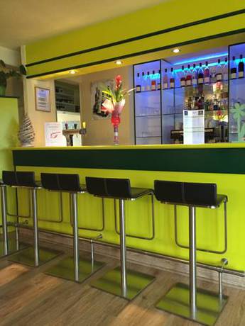 Imagen del bar/restaurante del Hotel Aux Lys de Chablis. Foto 3