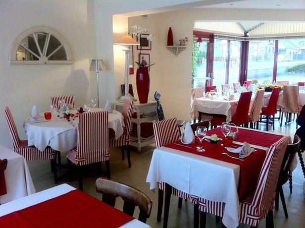 Imagen del bar/restaurante del Hotel Aux Sapins. Foto 7