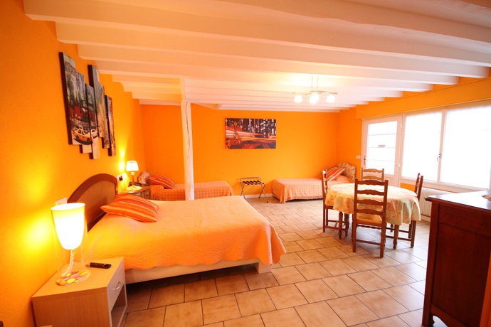 Imagen de la habitación del Hotel Aux Tauzins. Foto 10