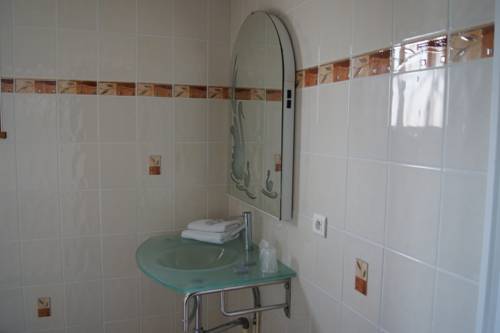 Imagen de la habitación del Hotel Aux Trois Jean. Foto 3