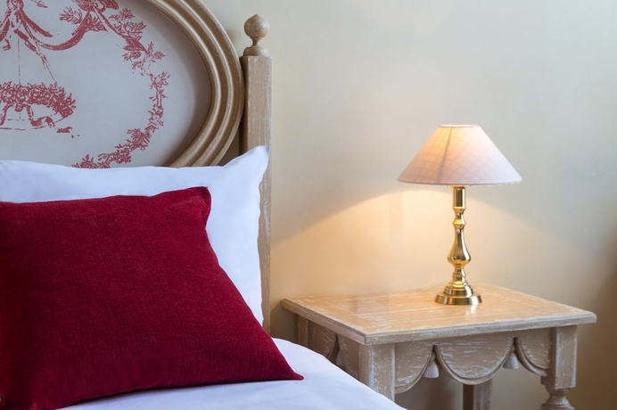 Imagen de la habitación del Hotel Aux Vieux Remparts, The Originals Relais (relais Du Silence). Foto 6