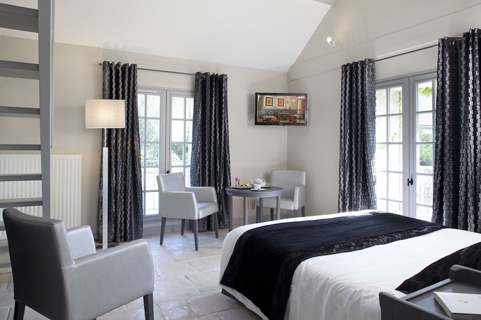 Imagen de la habitación del Hotel Aux Vieux Remparts, The Originals Relais (relais Du Silence). Foto 11